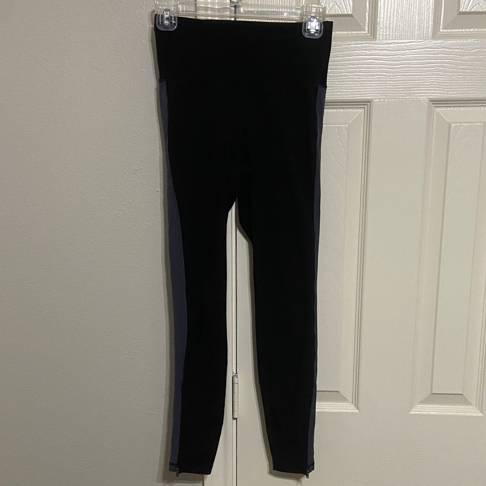 Old Navy Black Leggings with Gray Side Panels
